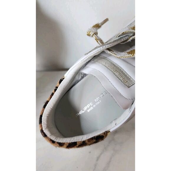 Athletic_Shoes
